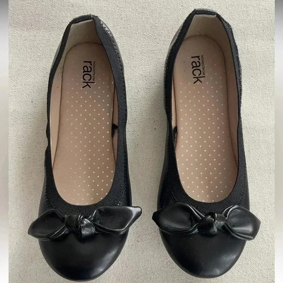 Nordstrom Rack Brand Black Bow
Flats 3 - Picture 1 of 7